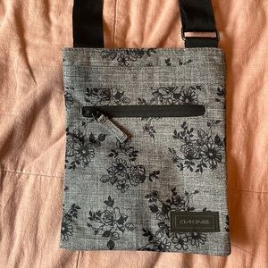 Dakine cross body purse